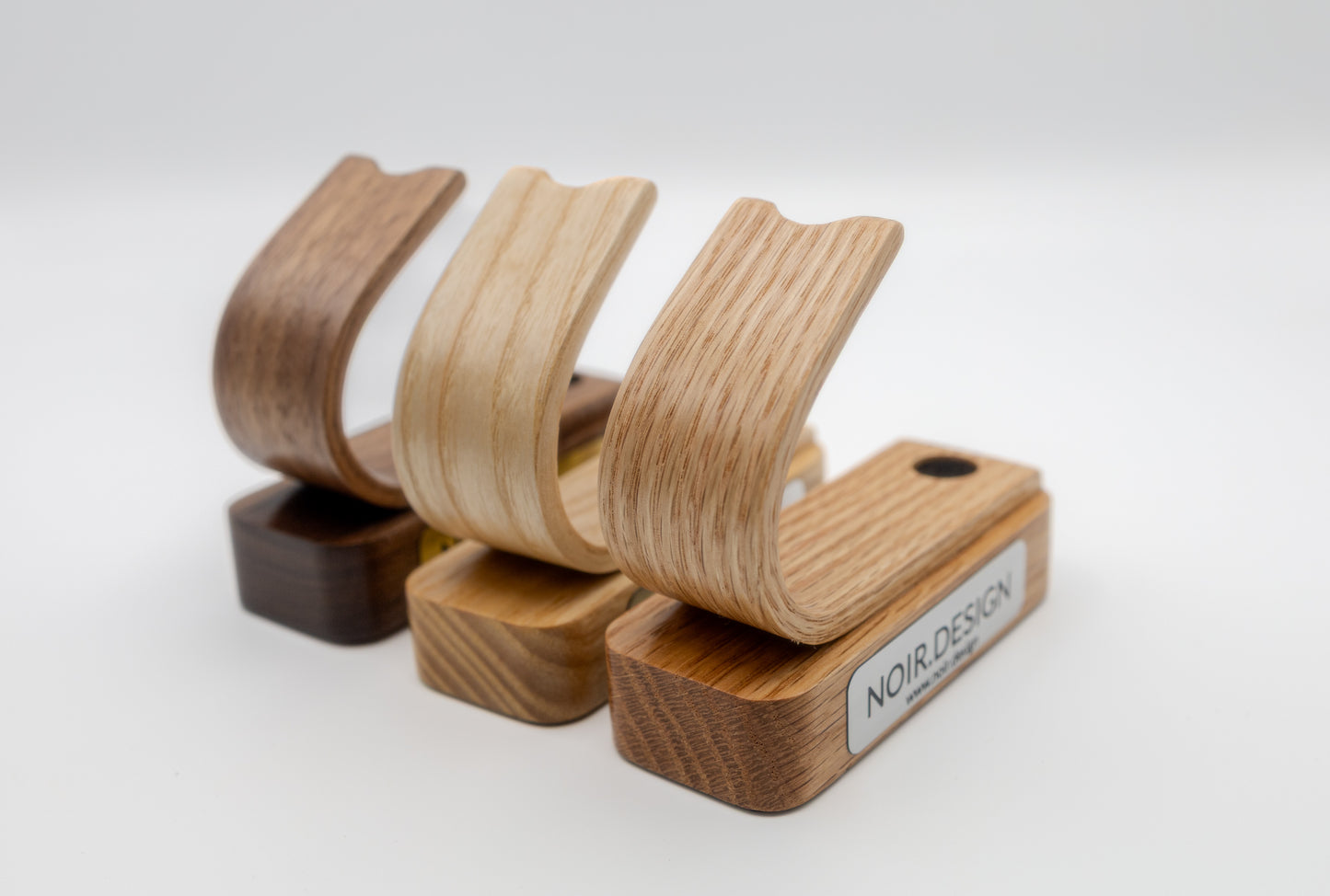 Elegant engraved pen holder for gifting 